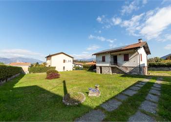 detached house with garden near the lake maggiore