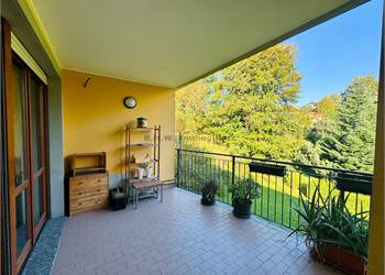 Wohnung mit Terrasse und Garage in Laveno