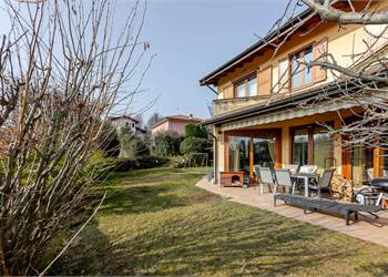 einfamilienhaus mit garten 