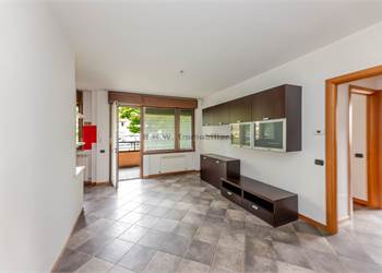 bilocale centrale con box e cantina 