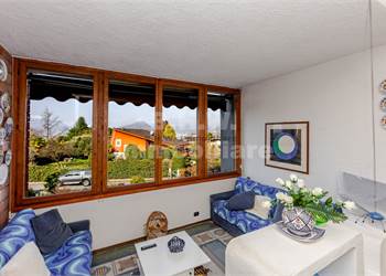 Cerro di Laveno – Trilocale panoramico con box auto