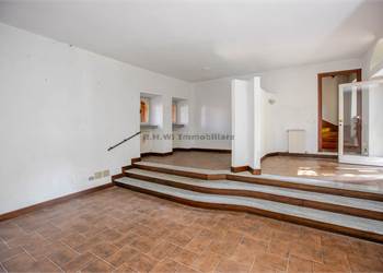 Appartamento in corte storica con box e camino