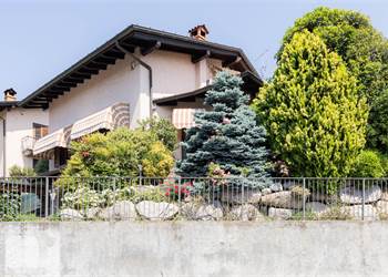 villa indipendente con giardino classe B lago maggiore 